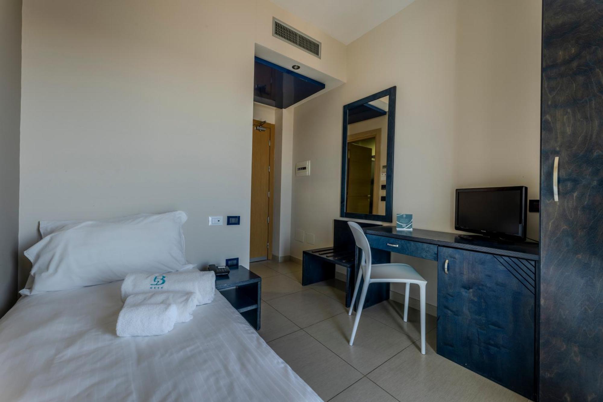 Hotel Belvedere Torre dell'Orso Rum bild