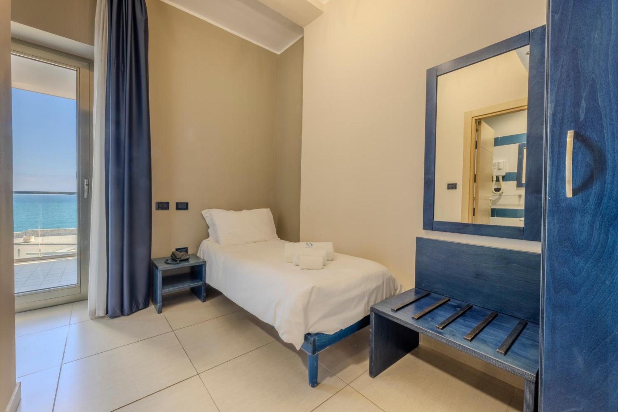 Hotel Belvedere Torre dell'Orso Rum bild