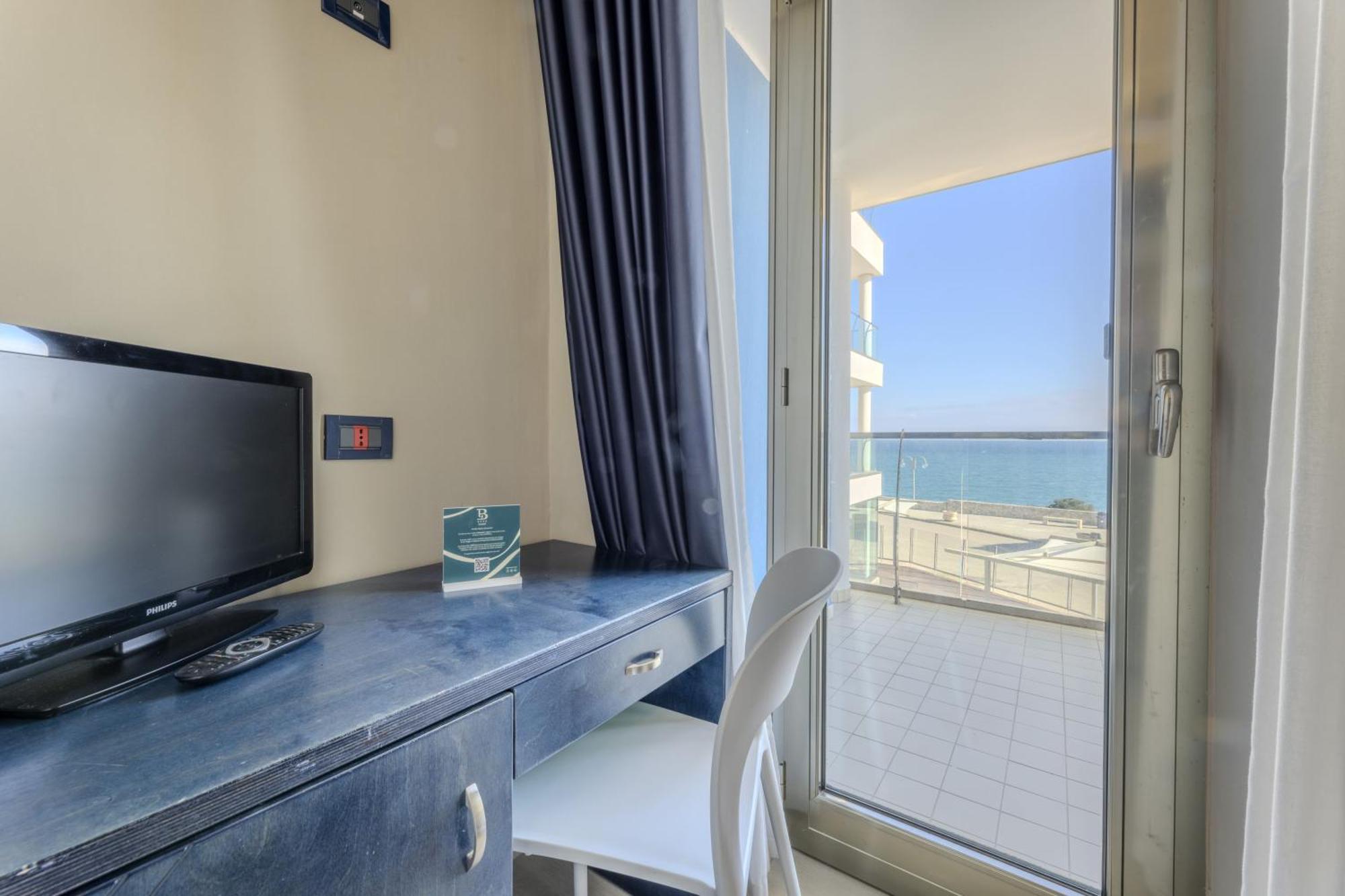 Hotel Belvedere Torre dell'Orso Rum bild